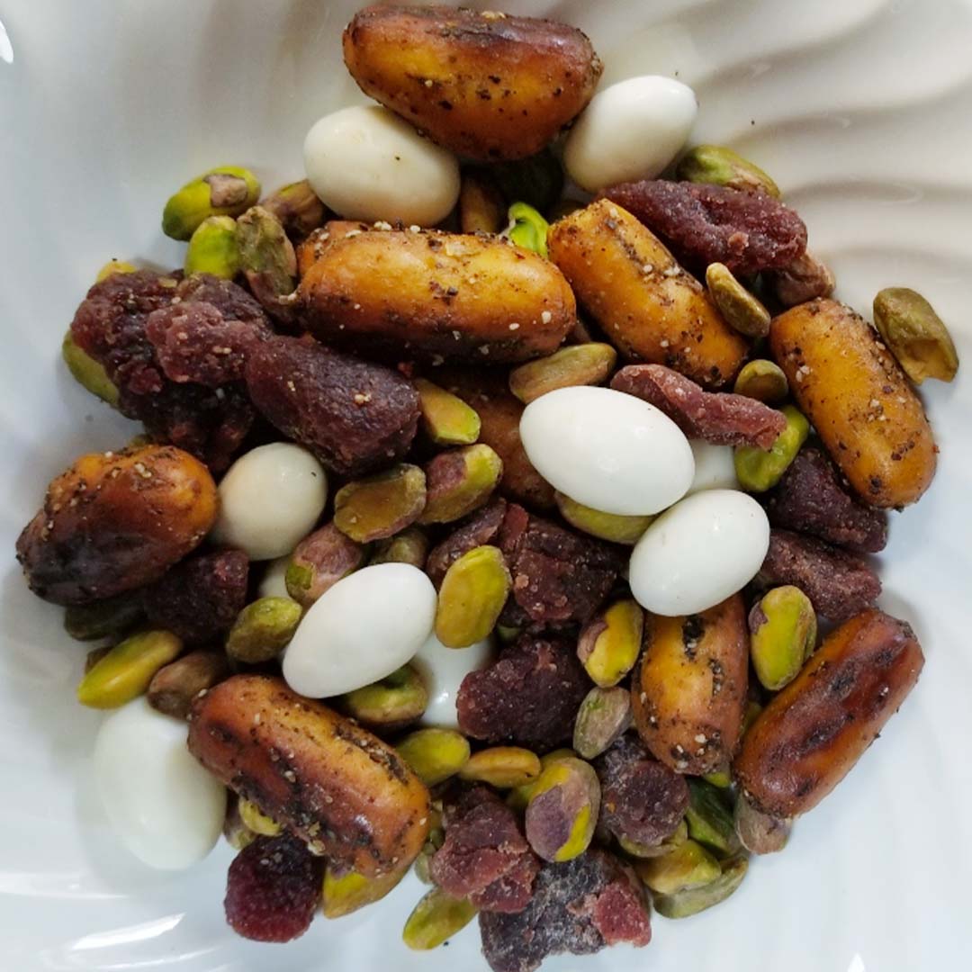 5 Unique Pretzel Trail Mixes for Spring OMG! Pretzels