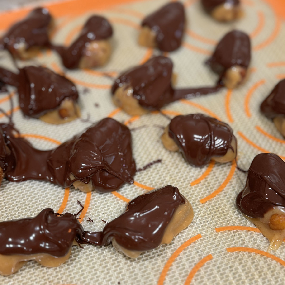 Chocolate Caramel Pretzel Bites Recipe - Step 5