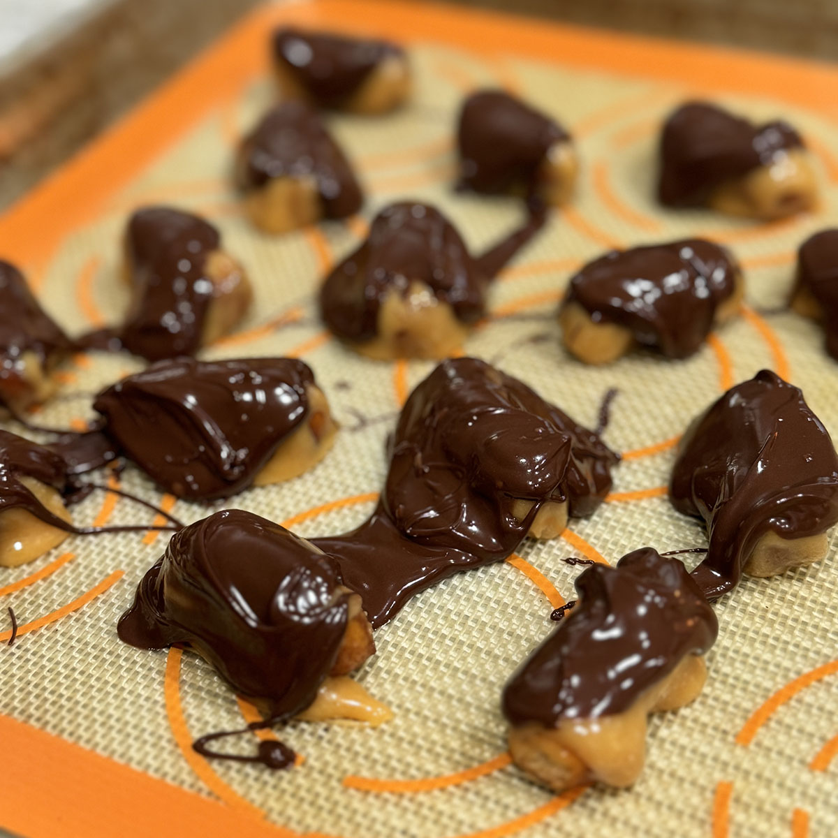 Chocolate Caramel Pretzel Bites Recipe - Step 6